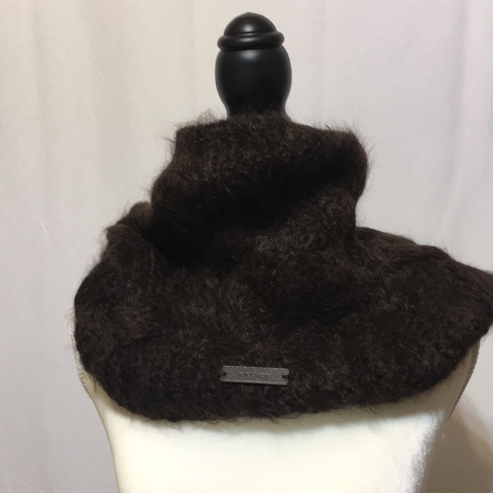 BRAND NEW COACH INFINITY NECK COLLAR